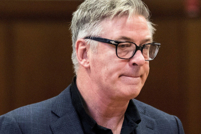 Alec Baldwin vive una pesadilla desde que mató por accidente a la directora de fotografía Halyna Hutchins.