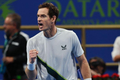 Andy celebra con un grito y el puño cerrado el último  punto que le dio el pase a las semifinales del torneo ATP de Doha.