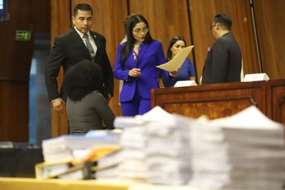 Aclaración. Expertos insisten en detallar que la aprobación del informe no da inicio a un juicio político; este debe pasar varios filtros.