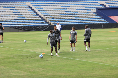 ESTADIO CAPWELL ENTRENAMIENTO DE EMELEC LA NOVEDA EN EL ENTRENAMIENTO ES EL CUCO ANGULO PERIODISTA : GINO ZAMBRANO FECHA : 02/03/2023 Agencia (ag-extra)