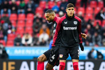 Piero Hincapié volvió a saltar a la cancha con el Bayer para ser figura indiscutible.