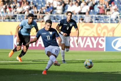 Alexander Alvarado (foto) y Junior Sornoza son los únicos convocados que no estuvieron en el Mundial de Qatar. Se repite prácticamente la nómina mundialista.



Soccer Football - Under-20 World Cup - Round of 16 - Uruguay v Ecuador - Arena Lublin, Lublin, Poland - June 3, 2019 Ecuador"s Alexander Alvarado scores their first goal from the penalty spot Agencja Gazeta/Jakub Orzechowski via REUTERS ATTENTION EDITORS - THIS IMAGE WAS PROVIDED BY A THIRD PARTY. POLAND OUT. NO COMMERCIAL OR EDITORIAL SALES IN POLAND. SOCCER-WORLDCUPU20-URU-ECU.