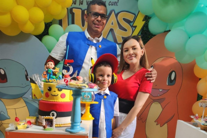 Con su esposo, Xavier y su hijo, Lucas.