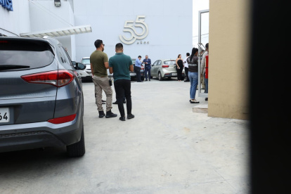 En Ecuavisa el USB Killer sí detonó.