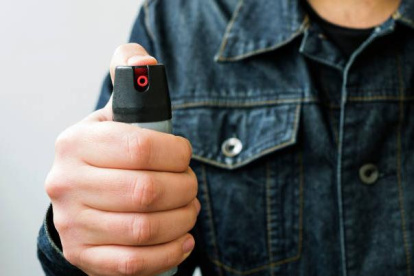 Gas pimienta en aerosol para defenderse.