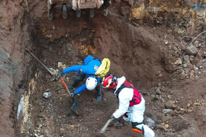 Los labores de búsqueda persisten en la zona.