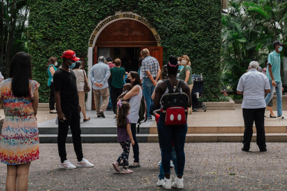 Religión. Varios visitantes llegan al Santuario Nacional de Schoenstatt.