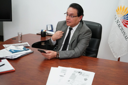 Asamblea. El presidente de la Comisión de Fiscalización tiene sobre su escritorio una investigación sobre las empresas relacionadas a la familia de Jaime Nebot.