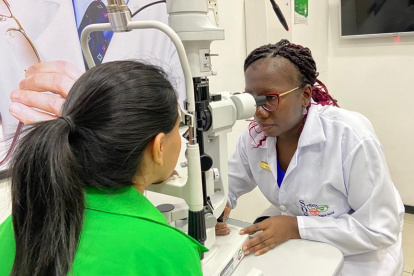 Aproximadamente, entre 200 y 250 personas visitan una óptica cada mes en Guayaquil.