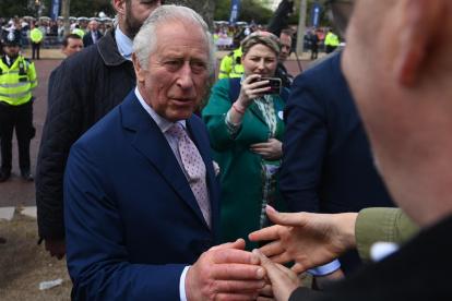 Horas antes de la coronación compartió con el pueblo.