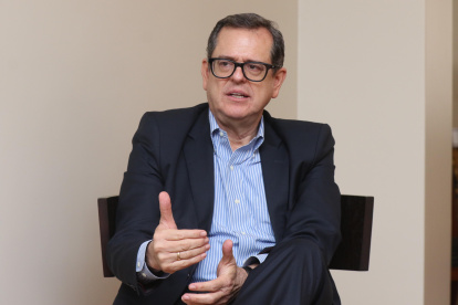 Rabascall es ingeniero comercial y también se ha desenvuelto en la comunicación.