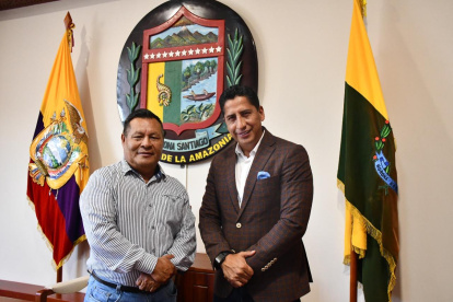 Franklin Galarza (d) fue electo presidente de la AME en 2021 y su periodo era de dos años.