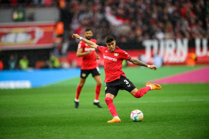 El futbolista ecuatoriano jugó los 90 minutos en el tibio empate (1-1) ante el Stuttgart.