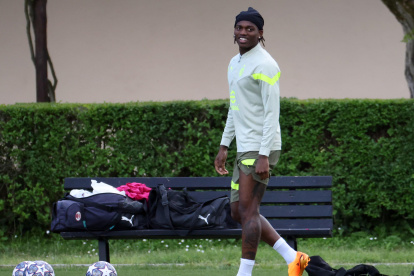 Milan (Italy), 15/05/2023.- AC Milan"Äôs Rafael Leao in action during a training session in Milan, Italy, 15 May 2023. AC Milan will face FC Inter for the second leg of the semi final of the UEFA Champions League on 16 May. (Liga de Campeones, Italia) EFE/EPA/MATTEO BAZZI
