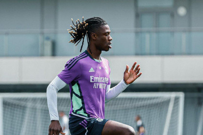 El jugador del Real Madrid entrena pese a su leve esguince en la rodilla.