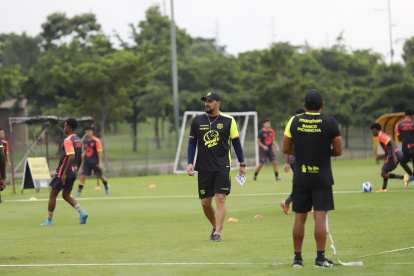 Pablo Trobbiani en uno de los entrenamientos de la Sub-19 en el Parque Samanes.