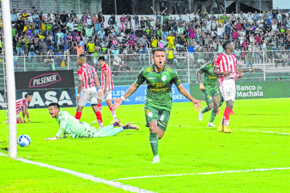 Richard Calderón, volante de Orense, regresa a su excasa, donde fue campeón con Barcelona. El jugador asegura que el DT Juan Carlos León les pide que no den ninguna pelota por perdida y que no hay equipo ‘grande’.