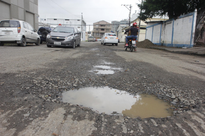 Los daños en las calles se han acentuado con las lluvias.