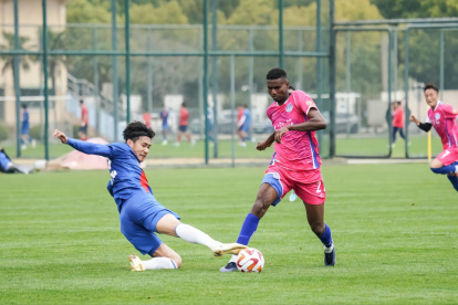 Ayoví firmó en el equipo de segunda división Shijiazhuang Gongfu por un año.
