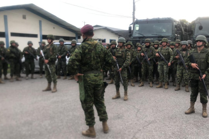 Los uniformados llegaron al Fuerte Huancavilca ubicado en el norte de Guayaquil y de ahí partieron a diferentes sectores.