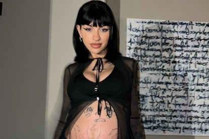 El tema fue compuesto por el mexicano junto a sus compositores de base Chechu, Lucas Otero y Piero.