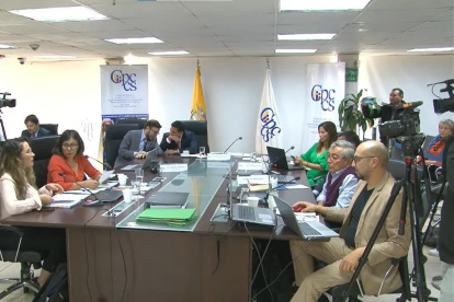 Alemebrt Vera, Yadira Saltos y Augusto Verduga asistieron a la audiencia de la fiscal Salazar.