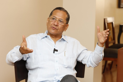 Almeida es abogado y, por varios periodos, ha ido diputado nacional y asambleísta por Guayas.