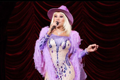 Laura León, actriz, cantante y conductora mexicana.