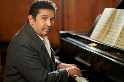 Pablo Aguirre plasma su talento en la película Bringing back Christmas, que será proyectada en los cines en noviembre de este año.

“Es una comedia, con un enfoque respetuoso de la Navidad, y lo que vivieron María y José”.