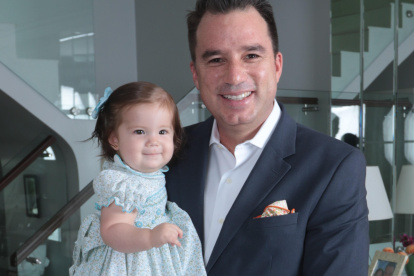 Andrés con su hija menor.