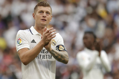 El mediocampista alemán renovó con el conjunto merengue por una temporada más.