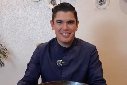 Chef.- Cristian Arroba, cocinero ecuatoriano, con la opción de ir al concurso de la paella en Valencia.