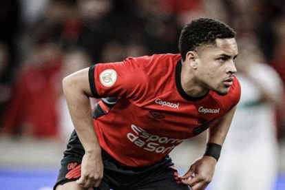 Roque firmó con el FC Barcelona y se unirá cuando comience la temporada en Europa.