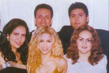 Shakira con algunos de sus hermanos.
