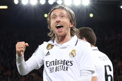 El mediocampista croata seguirá afiliado al merengue.