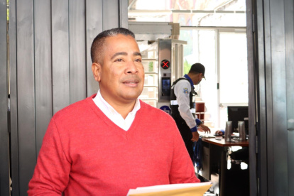 El candidato detalló cómo realizará su campaña.