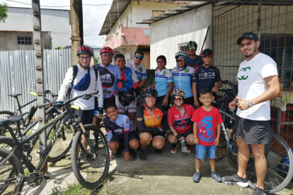 Salchipaperos recorrió 90 km a las cascadas de Copalillo.