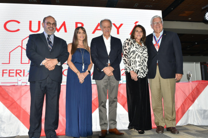 Jorge Muñoz, Caridad Vela, Roque Sevilla, Mercedes Vela y Robert Watson.