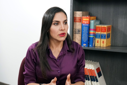 Es consultora de procesos de coaching ejecutivo y posee estudios internacionales en sistemas económicos