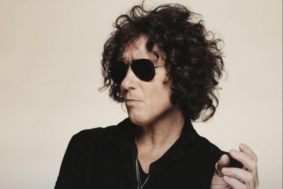 Enrique Ortiz de Landázuri ,​ más conocido como Enrique Bunbury o simplemente Bunbury, es un cantante, compositor y músico español.