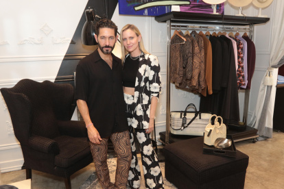 Los anfitriones, Gustavo Moscoso y Stephany Hollihan de Sensi-Contugi.