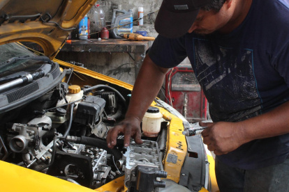 La reparación de un motor  afectado  por la falta de aceite es costosa.