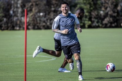 Fort Lauderdale (Usa), 18/07/2023.- Argentine soccer player Lionel Messi attends his first Inter Miami CF training session at Florida Blue Training Center in Fort Lauderdale, Florida, USA, 18 July 2023. The Seven-time Ballon d"ÄôOr winner and World Cup Champion Lionel Messi signed a contract with Inter Miami CF. (Mundial de Fútbol) EFE/EPA/CRISTOBAL HERRERA-ULASHKEVICH