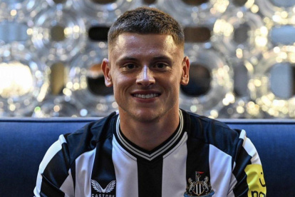 El inglés formado en el Leicester, jugará para las "urracas" esta temporada.