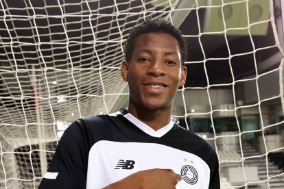 Plata abandona el Valladolid para disputar el fútbol catarí.