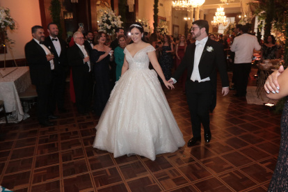Los novios festejaron su unión junto a sus invitados en una elegante reunión en el Club de la Unión.