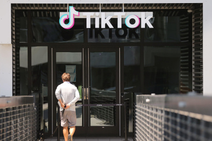 (FILES) In this file photo taken on August 27, 2020, the TikTok logo is displayed in front of a TikTok office on August 27, 2020 in Culver City, California. T US officials on September 18, 2020, ordered a ban on downloads of the popular Chinese-owned mobile applications WeChat and TikTok from September 20, saying they threaten national security. The move comes amid rising US-China tensions over technology and a Trump administration effort to engineer a sale of the video app TikTok to American investors. / AFP / GETTY IMAGES NORTH AMERICA / MARIO TAMA FILES-US-CHINA-IT-POLITICS-SECURITY-TIKTOK-WECHAT