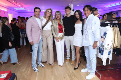 José Javier Guarderas, Clare Bonnard, Karina Bonnard, Josué Bonnard, Tanya Crow y Roberto Ramos.