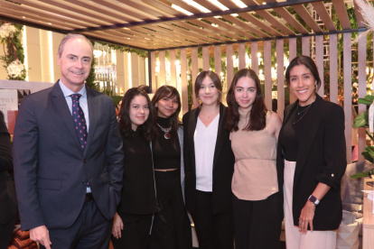 Miguel Eugene, Ashley Torres, Nicole Lama, María José  Neira, Bianca Pareja y Melisa Chang.