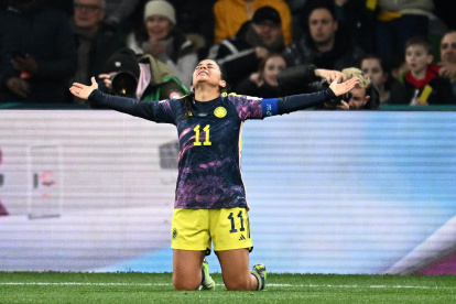 Melbourne (Australia), 08/08/2023.- Catalina Usme of Colombia celebrates after scoring the 1-0 goal during the FIFA Women"s World Cup 2023 Round of 16 soccer match between Colombia and Jamaica at Melbourne"Äôs Rectangular Stadium in Melbourne, Australia, 08 August 2023. (Mundial de Fútbol) EFE/EPA/JOEL CARRETT EDITORIAL USE ONLY AUSTRALIA AND NEW ZEALAND OUT